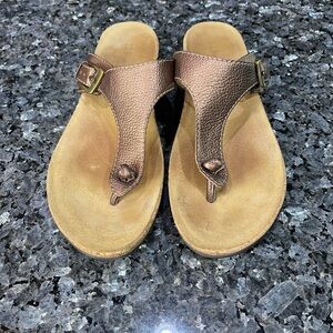 L.L. Bean Thong Sandals Bronze Pebbled Nubuck Leather Size 9